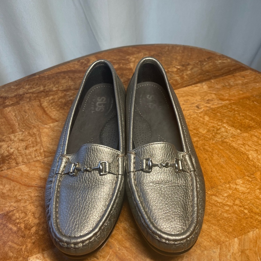 SAS Metro - Leather Loafer Color: Pewter. LIKE NEW!! B-10.5. SIZE 6.5